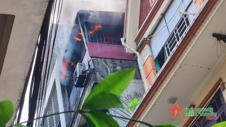 Kịp thời dập tắt đám cháy tại quận Cầu Giấy, TP Hà Nội